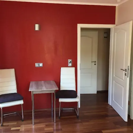 Leon Apartment *